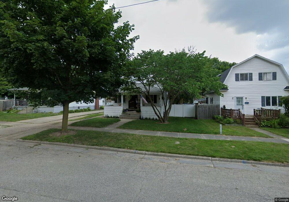 521 E Irwin St, Bad Axe, MI 48413 - photo 1