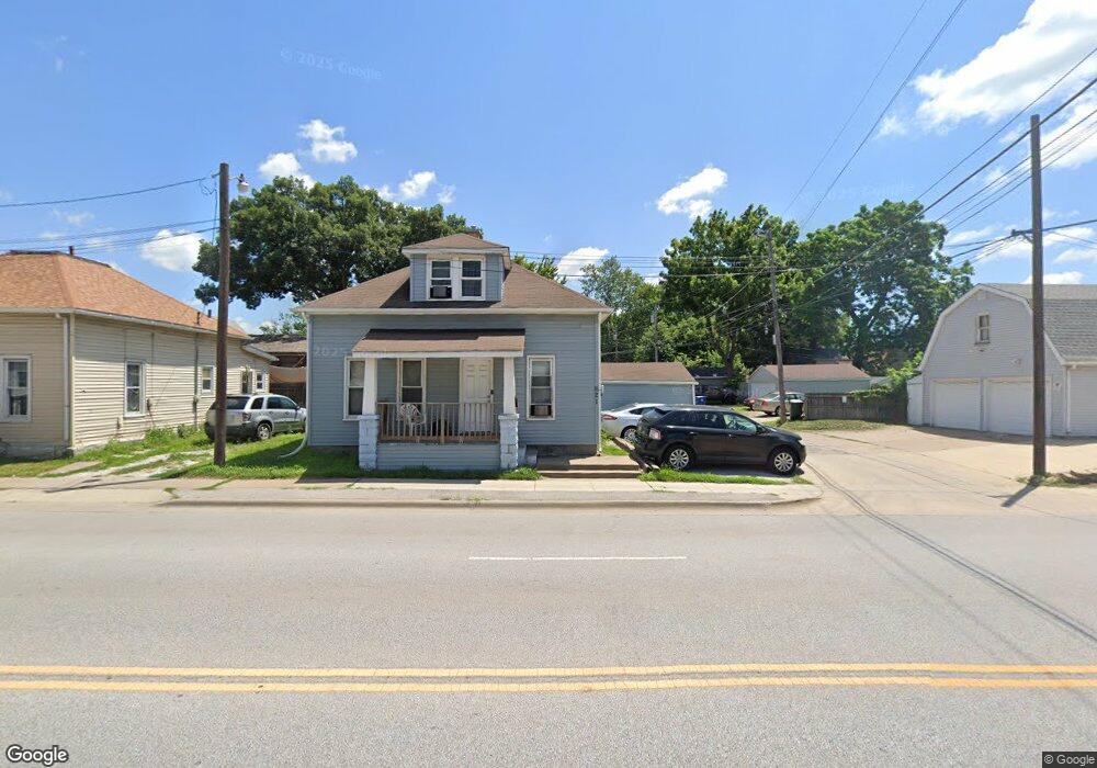 621 N Division St, Davenport, IA 52802 - photo 1