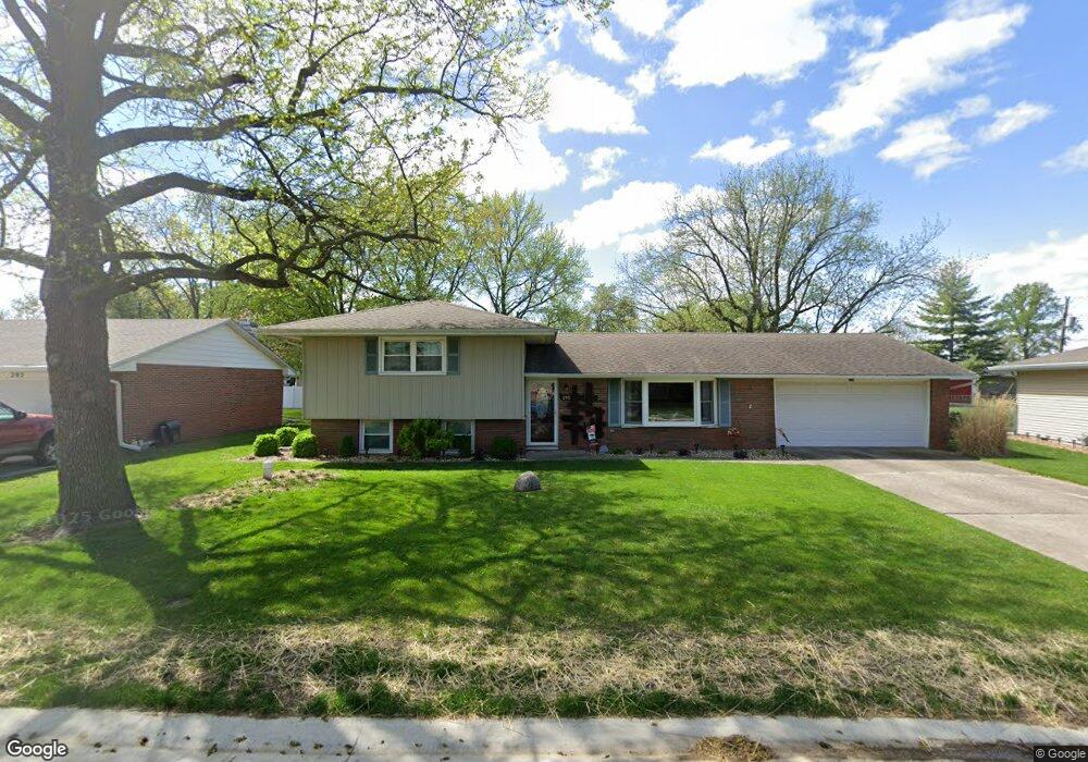 195 Half Moon St, Lincoln, IL 62656 - photo 1