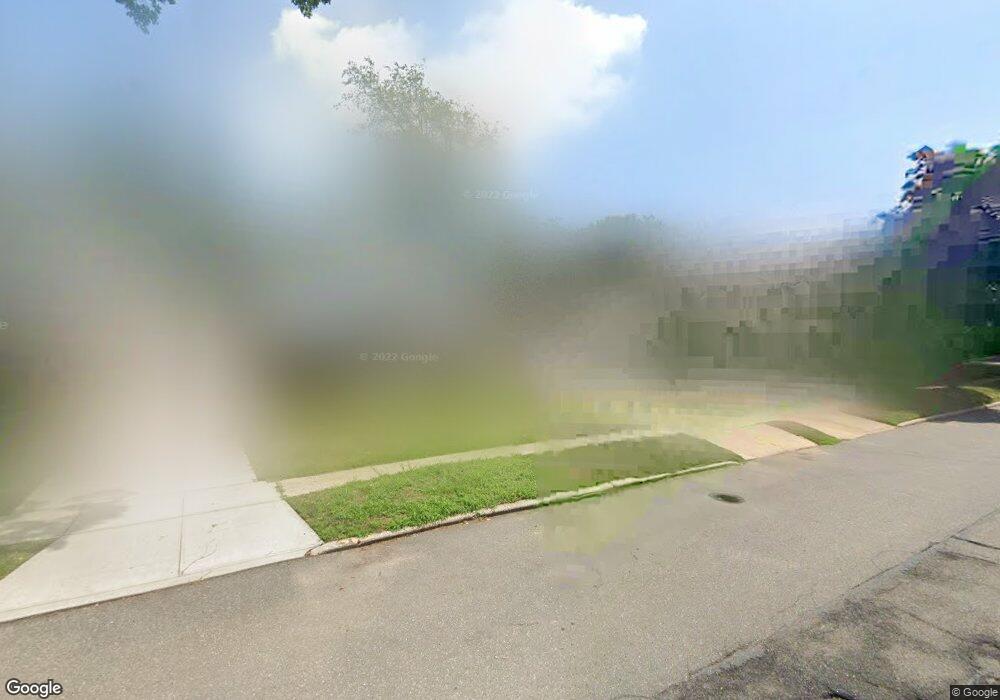 8525 262nd St, Floral Park, NY 11001 - photo 1