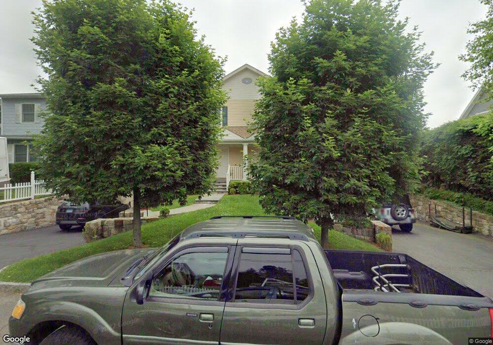 17 Windy Knolls unit B RIGHT SIDE, Greenwich, CT 06831 - photo 1