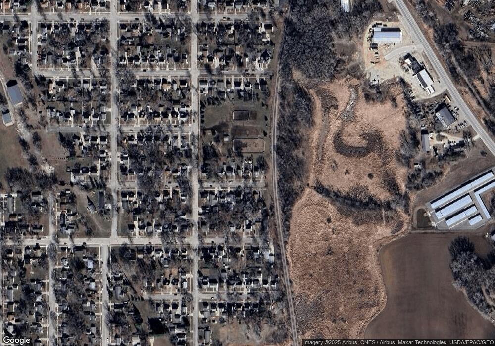 911 12th Ave SE, Austin, MN 55912 - photo 1