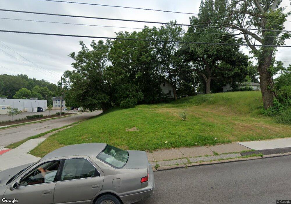 1223 E Locust St, Davenport, IA 52803 - photo 1