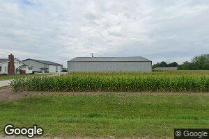 702 S Putnam St, Moweaqua, IL 62550