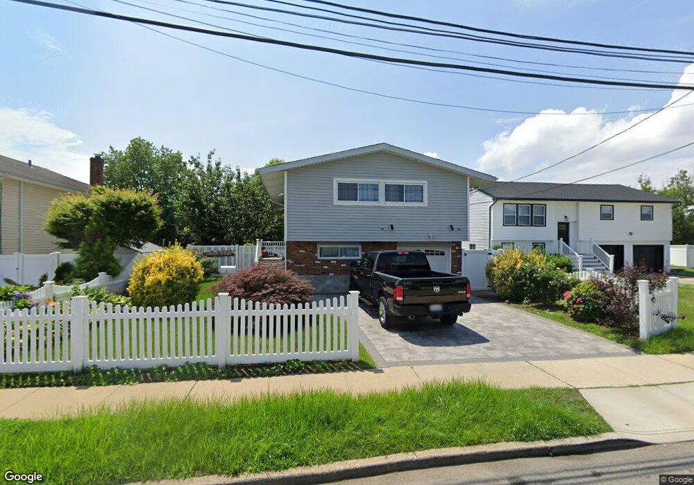 17 Laurel Rd, Freeport, NY 11520 - photo 1
