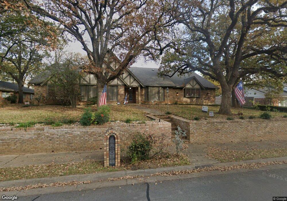 1307 Woodvine Dr, Euless, TX 76040 - photo 1