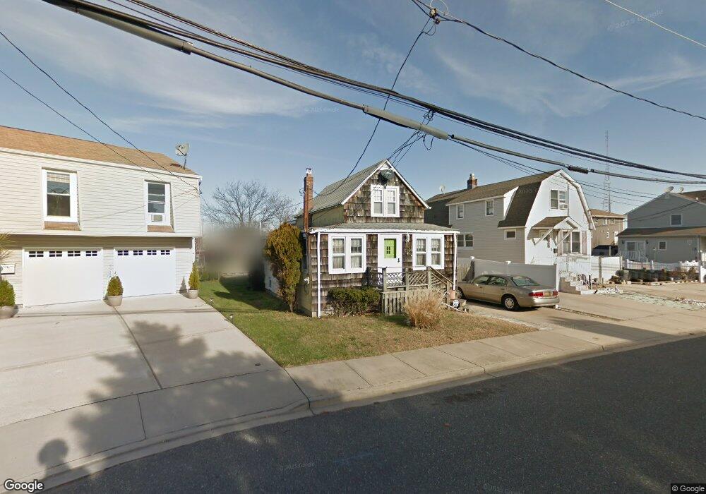 88 President St, Freeport, NY 11520 - photo 1