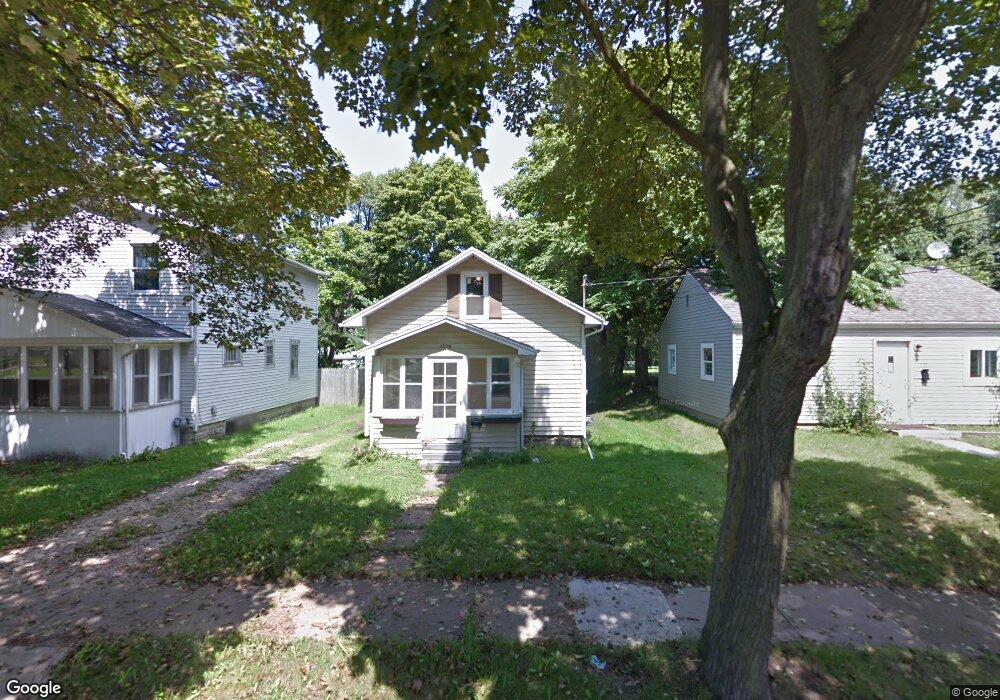 1526 Redwood St, Lansing, MI 48915 - photo 1