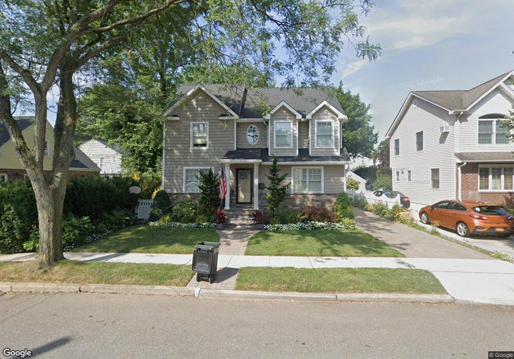 34 Primrose Ave, Floral Park, NY 11001 - photo 1