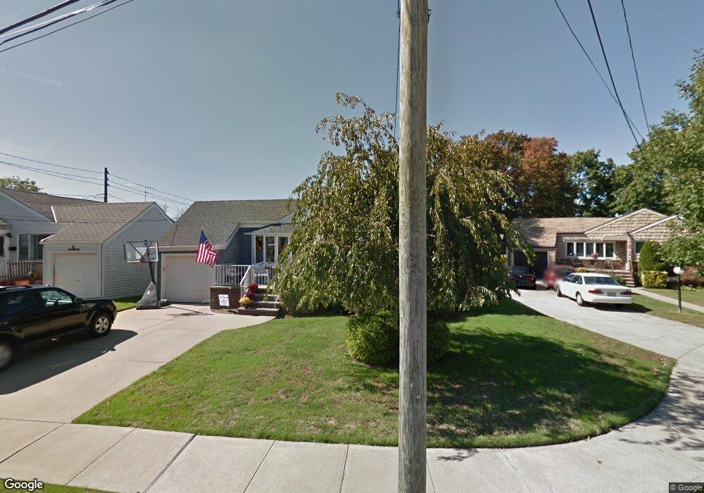 3 Glover Cir, Lynbrook, NY 11563 - photo 1