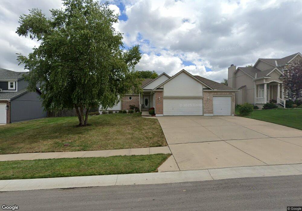 4423 SW Creekview Dr, Lees Summit, MO 64082 - photo 1