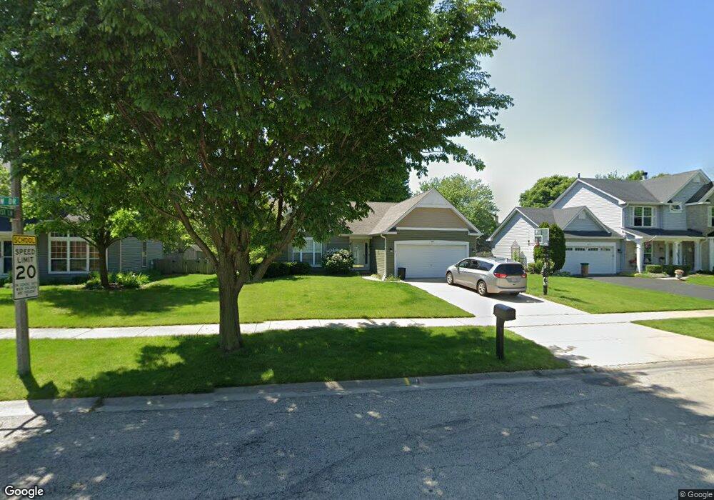 573 Lakeview Dr, Oswego, IL 60543 - photo 1