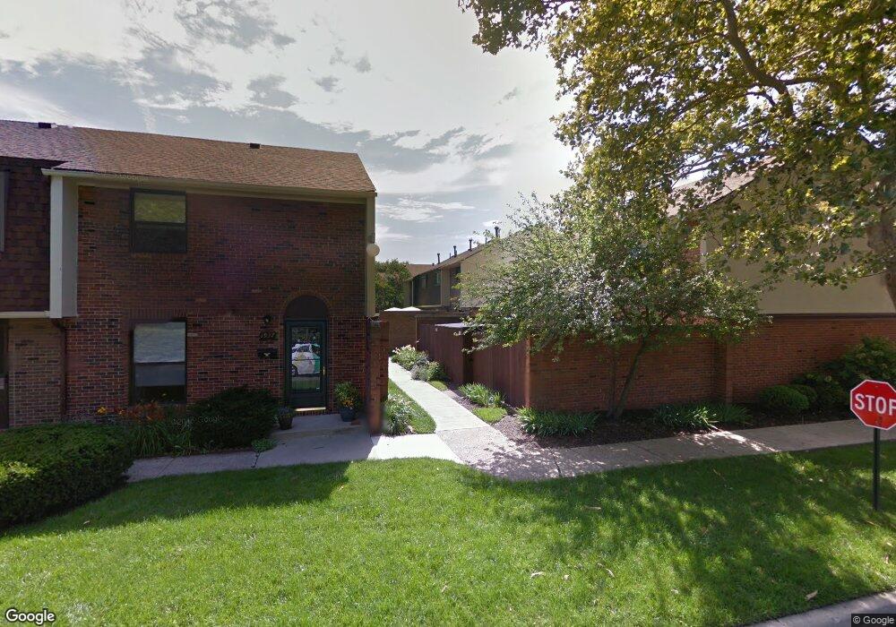 1927 Willoway Cir N unit 1927, Columbus, OH 43220 - photo 1