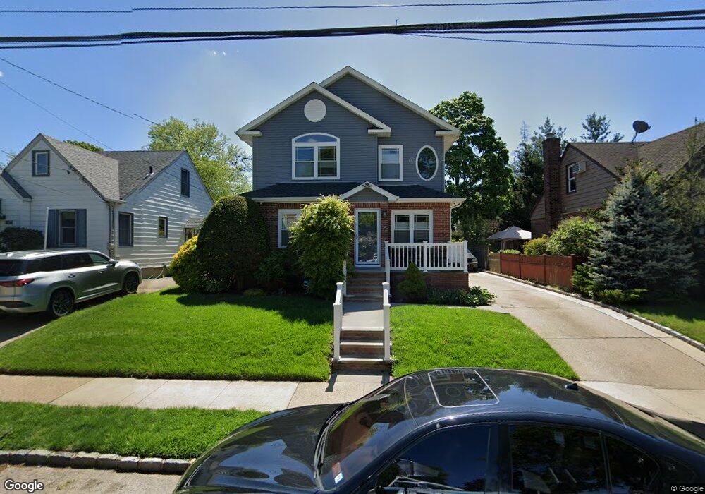 128 Kamda Blvd, New Hyde Park, NY 11040 - photo 1