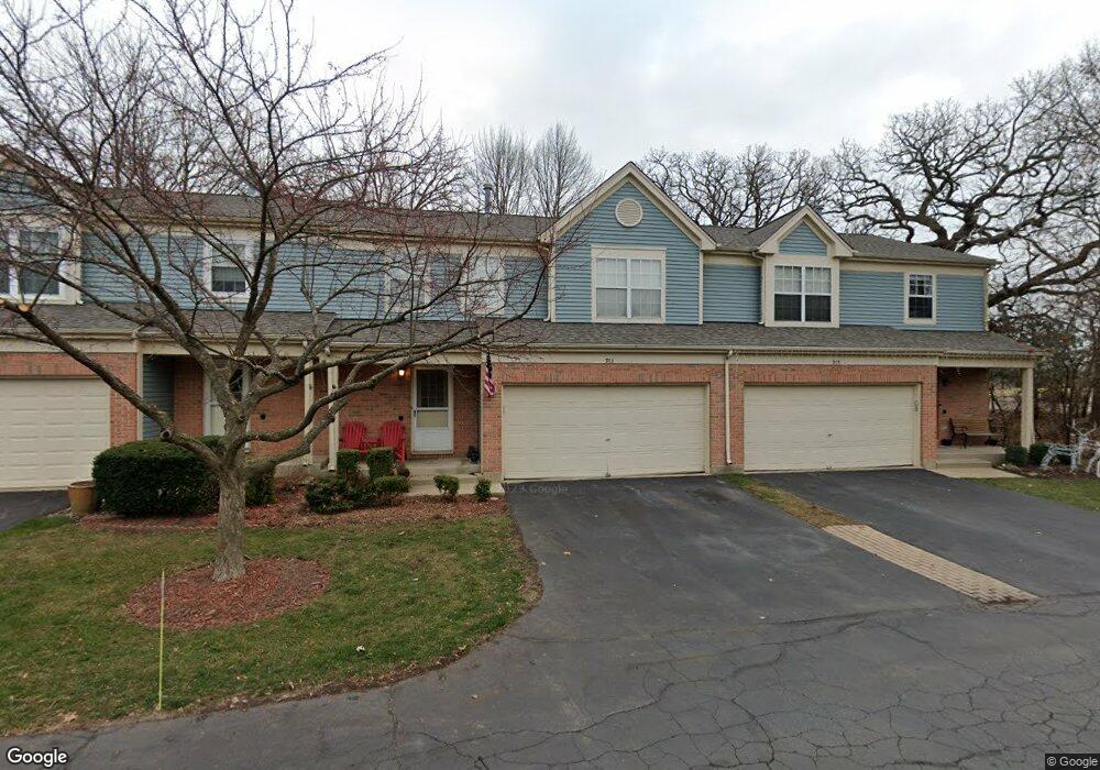 913 Old Oak Cir, Algonquin, IL 60102 - photo 1