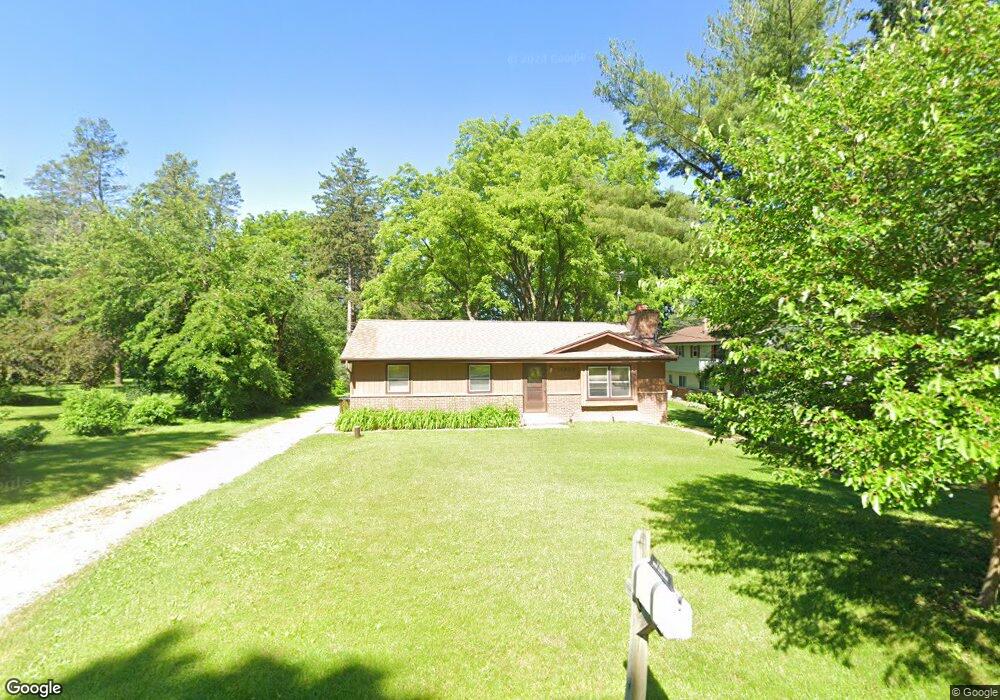 1005 Nagawicka St, Delafield, WI 53018 - photo 1