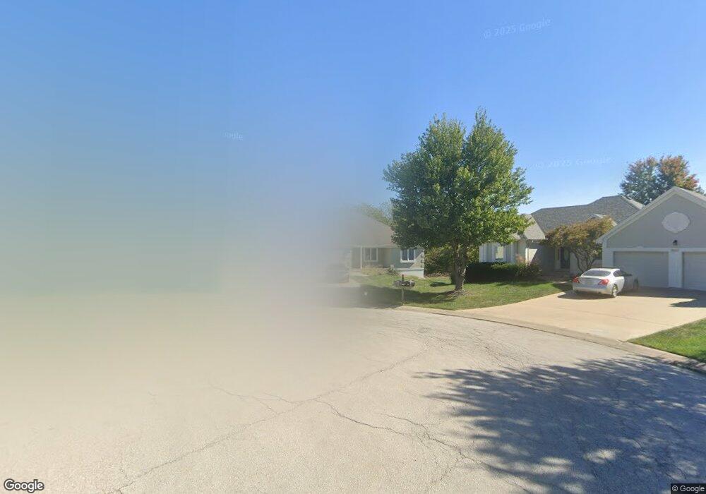 917 Trailway Dr, Raymore, MO 64083 - photo 1