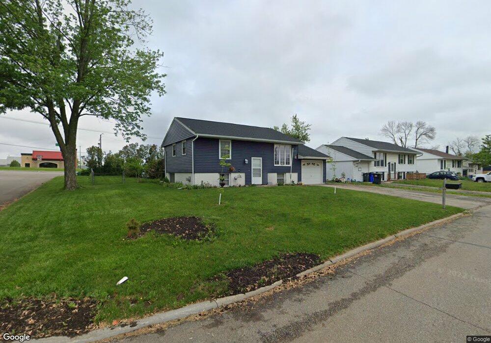 3120 Chapel Dr SW, Cedar Rapids, IA 52404 - photo 1