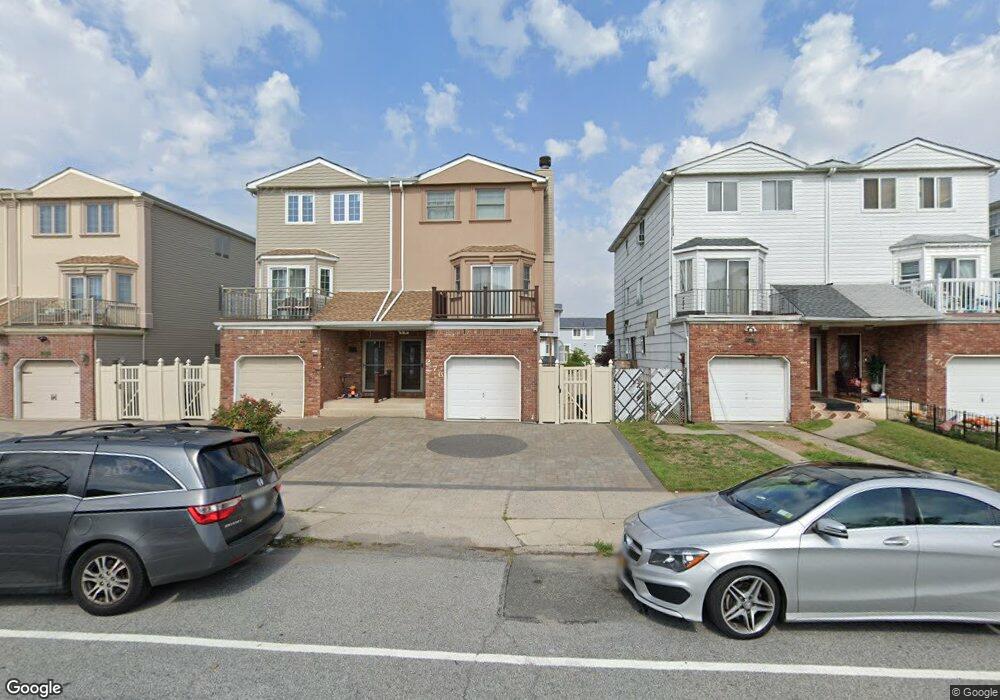276 Merrymount St, Staten Island, NY 10314 - photo 1