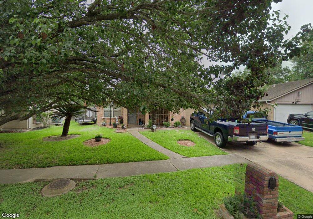 10807 Tower Bridge St, Houston, TX 77075 - photo 1
