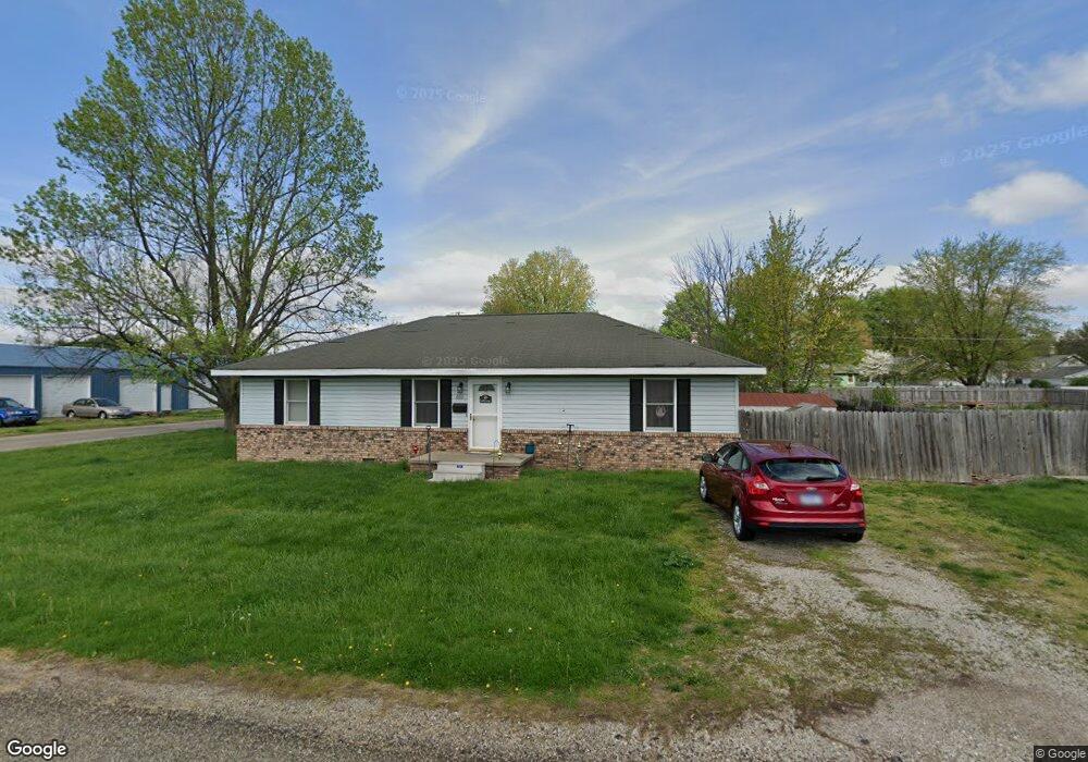 803 N Sangamon St, Lincoln, IL 62656 - photo 1