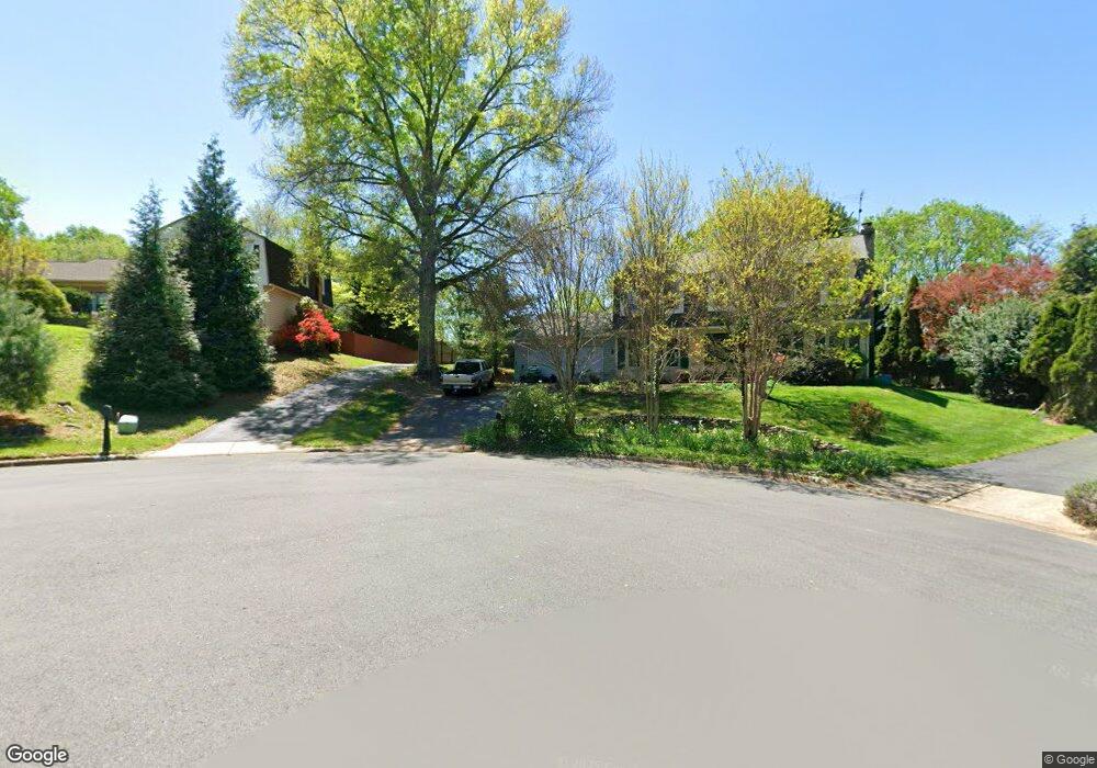 9831 Fosbak Dr, Vienna, VA 22182 - photo 1