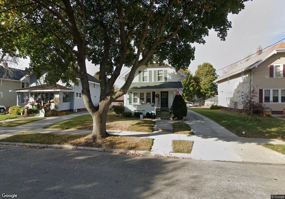 858 N 10th St, Manitowoc, WI 54220 - photo 1