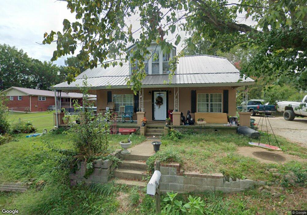 212 Perry St, Linden, TN 37096 - photo 1