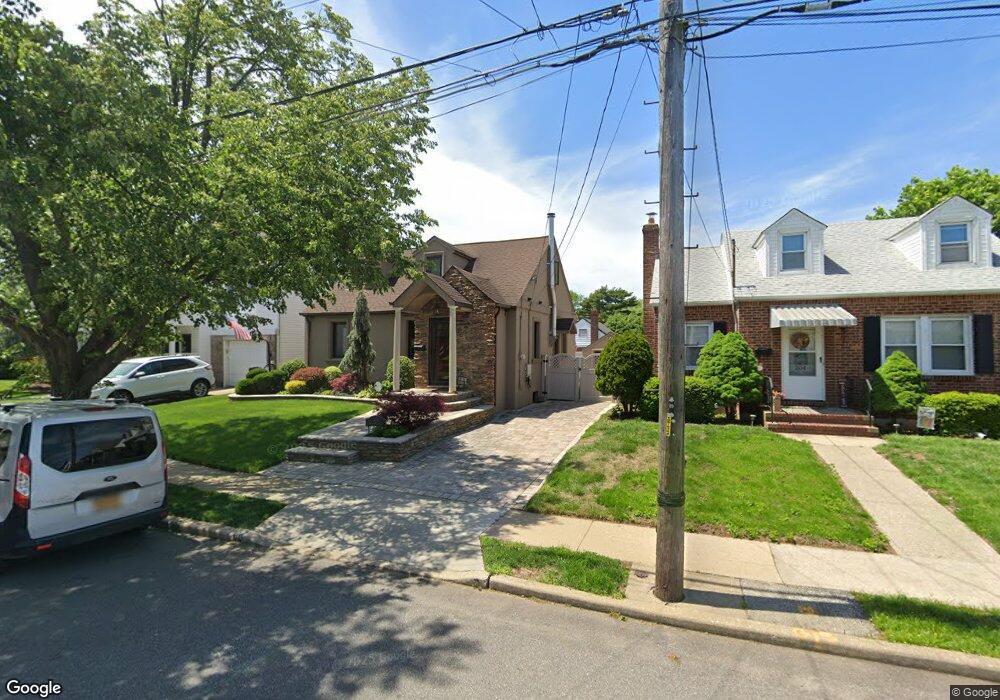 208 Commonwealth St, Franklin Square, NY 11010 - photo 1