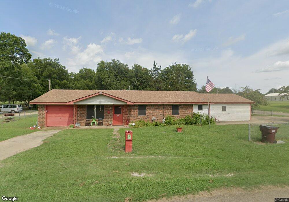 907 S E St, Hugo, OK 74743 - photo 1