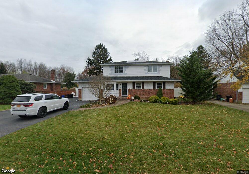 14 Fox Ln, ComMacK, NY 11725 - photo 1