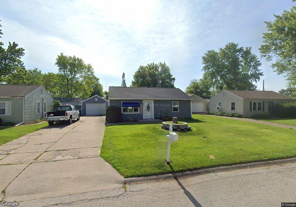 7311 N Oak St, Davenport, IA 52806 - photo 1