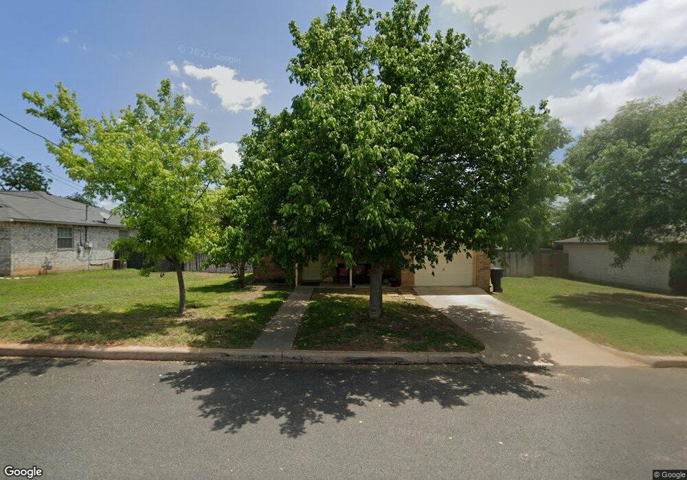 1011 Henrietta St, Fredericksburg, TX 78624 - photo 1