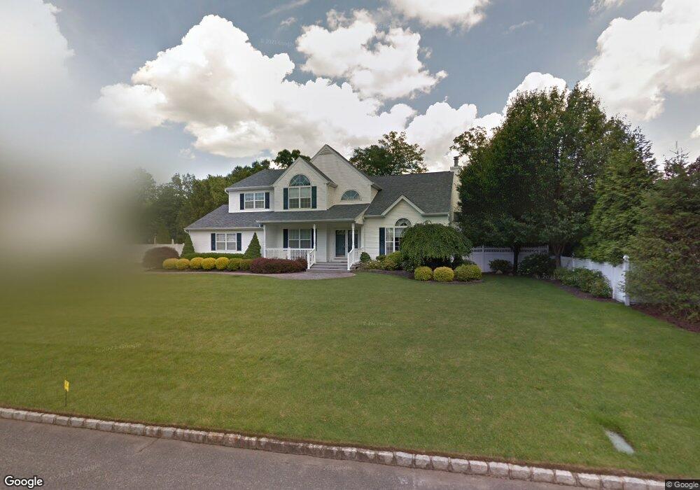 8 Weeping Cherry Ln, ComMacK, NY 11725 - photo 1