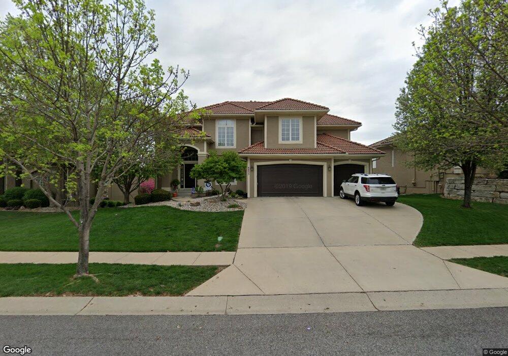 8833 Pine St, Lenexa, KS 66220 - photo 1