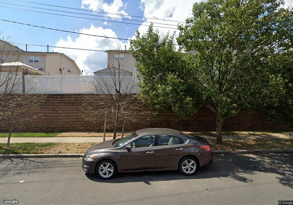 205 Skyline Dr, Staten Island, NY 10304 - photo 1