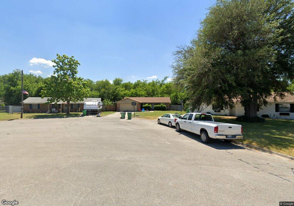 913 Dover Dr, Gainesville, TX 76240 - photo 1