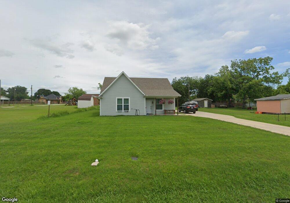 1112 Sabine Ave, Cleburne, TX 76031 - photo 1