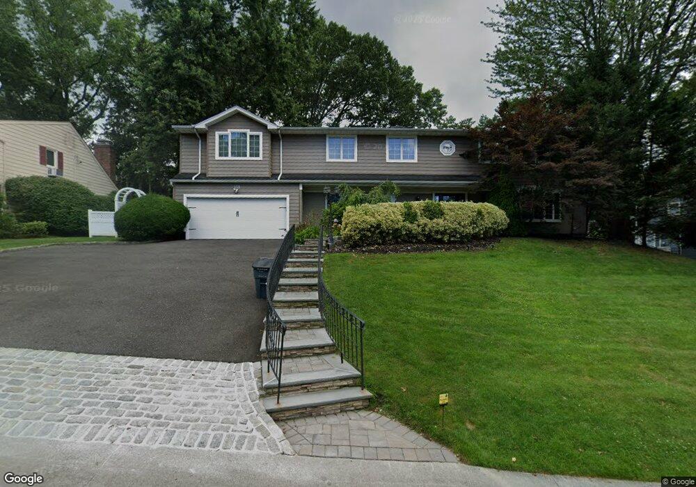 159 Chestnut Rd, Manhasset, NY 11030 - photo 1
