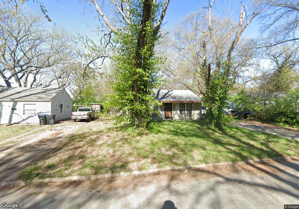 2617 SW Hillcrest Rd, Topeka, KS 66614 - photo 1
