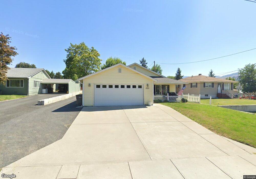 225 13th St NE, East Wenatchee, WA 98802 - photo 1