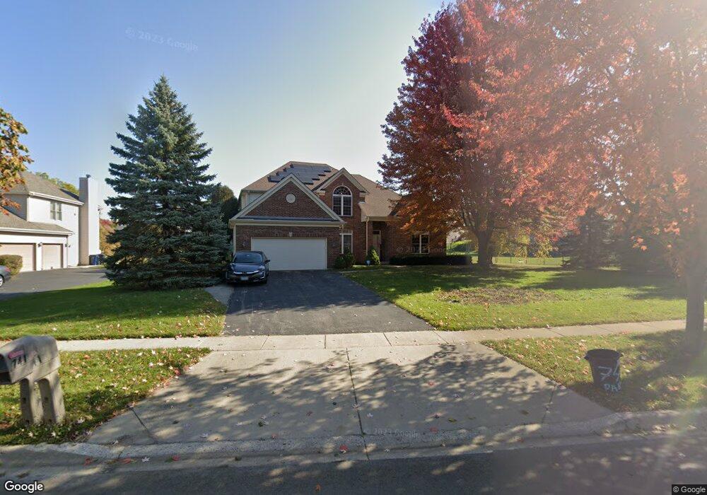 741 Par Dr, Algonquin, IL 60102 - photo 1