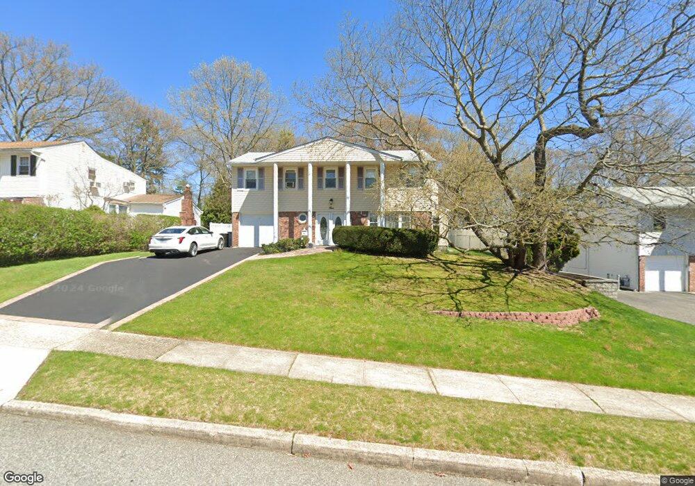 5 Edna Ln, ComMacK, NY 11725 - photo 1