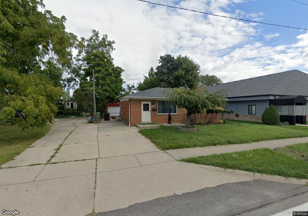 15601 E 11 Mile Rd, Roseville, MI 48066 - photo 1