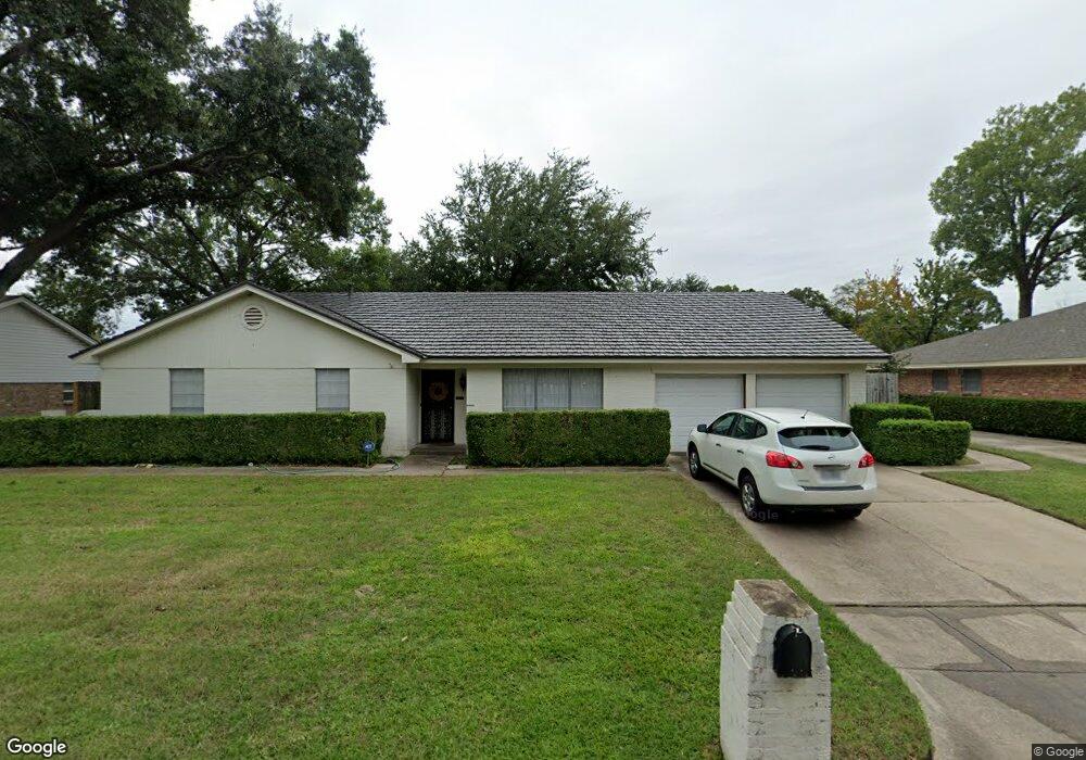 305 Hillview Dr, Hurst, TX 76054 - photo 1