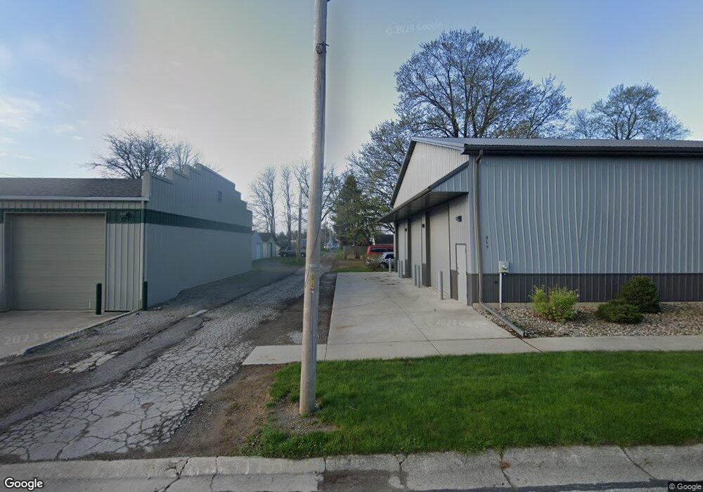 209 Walnut St, Auburn, IN 46706 - photo 1