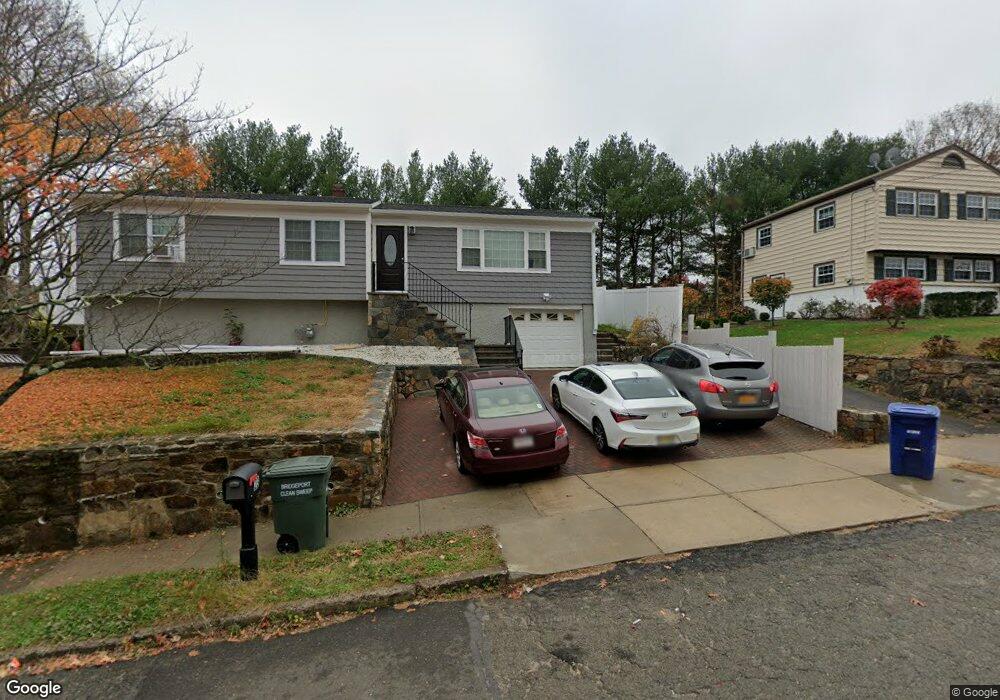 11 Roxbury Ln, Bridgeport, CT 06606 - photo 1