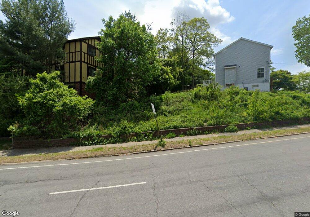 28 Roxbury Ln, Bridgeport, CT 06606 - photo 1