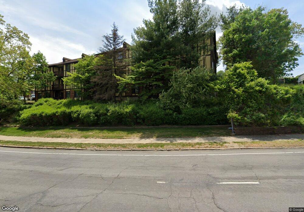 32 Roxbury Ln, Bridgeport, CT 06606 - photo 1