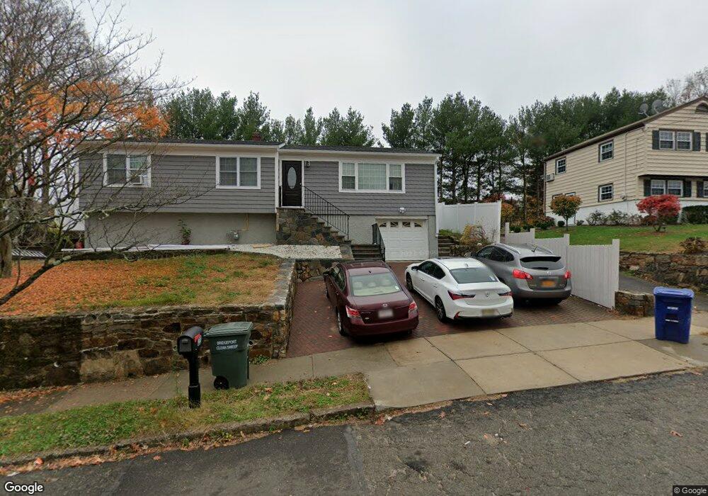 13 Roxbury Ln, Bridgeport, CT 06606 - photo 1